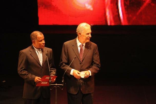 Carlos Alberto ao lado de Evaldo, no Troféu Telê Santana, em 2011