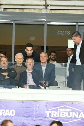 Carlos Alberto Silva assistiu ao jogo entre Cruzeiro e Atltico-PR, no Mineiro, ao lado do tcnico da Seleo Brasileira, Tite, em 2016