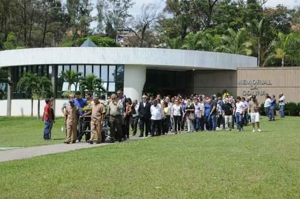 Sepultamento de Carlos Alberto Silva, no Parque da Colina, em BH, recebeu personalidades do esporte