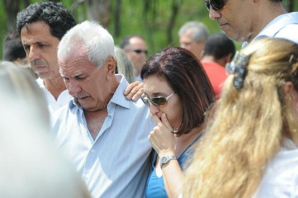 Sepultamento de Carlos Alberto Silva, no Parque da Colina, em BH, recebeu personalidades do esporte