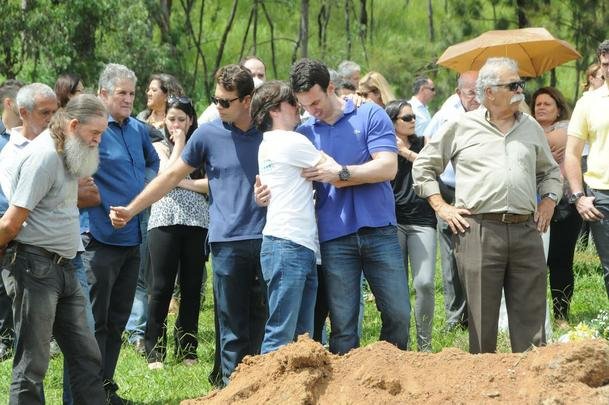 Sepultamento de Carlos Alberto Silva, no Parque da Colina, em BH, recebeu personalidades do esporte