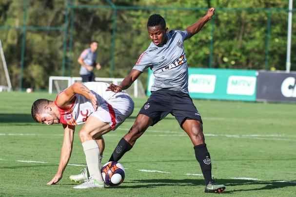 Com gols de Fred e Carlos César, Atlético vence jogo-treino contra Guarani de Divinópolis, na Cidade do Galo, por 2 a 0
