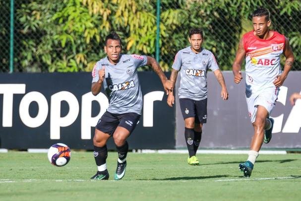 Com gols de Fred e Carlos César, Atlético vence jogo-treino contra Guarani de Divinópolis, na Cidade do Galo, por 2 a 0