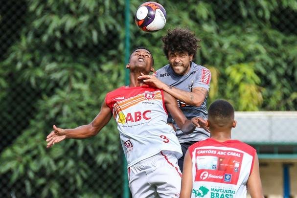 Com gols de Fred e Carlos César, Atlético vence jogo-treino contra Guarani de Divinópolis, na Cidade do Galo, por 2 a 0