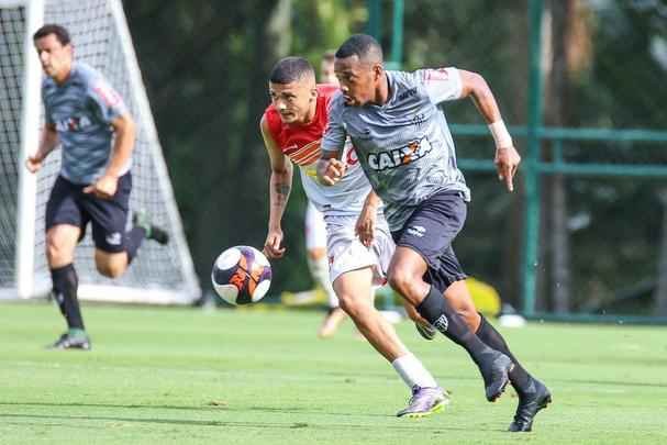 Com gols de Fred e Carlos César, Atlético vence jogo-treino contra Guarani de Divinópolis, na Cidade do Galo, por 2 a 0