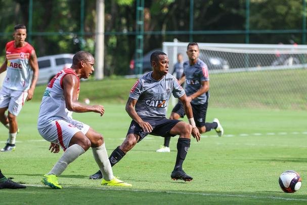Com gols de Fred e Carlos César, Atlético vence jogo-treino contra Guarani de Divinópolis, na Cidade do Galo, por 2 a 0