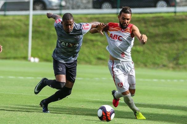 Com gols de Fred e Carlos César, Atlético vence jogo-treino contra Guarani de Divinópolis, na Cidade do Galo, por 2 a 0
