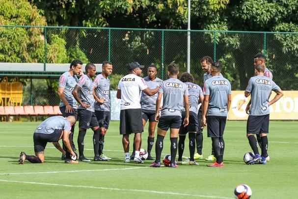Com gols de Fred e Carlos César, Atlético vence jogo-treino contra Guarani de Divinópolis, na Cidade do Galo, por 2 a 0
