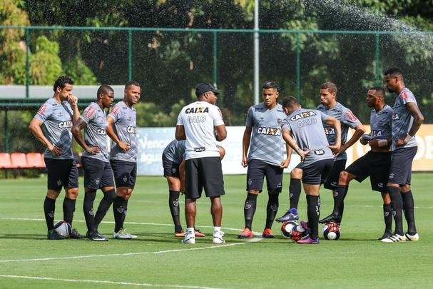 Com gols de Fred e Carlos César, Atlético vence jogo-treino contra Guarani de Divinópolis, na Cidade do Galo, por 2 a 0
