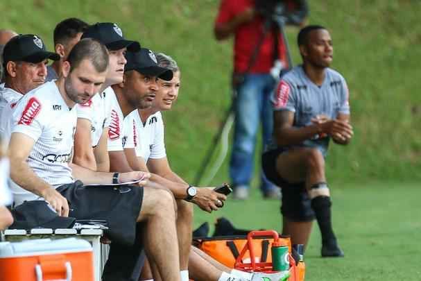 Com gols de Fred e Carlos César, Atlético vence jogo-treino contra Guarani de Divinópolis, na Cidade do Galo, por 2 a 0