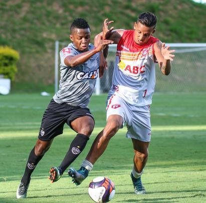 Com gols de Fred e Carlos César, Atlético vence jogo-treino contra Guarani de Divinópolis, na Cidade do Galo, por 2 a 0