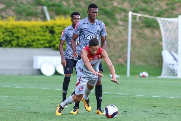 Com gols de Fred e Carlos César, Atlético vence jogo-treino contra Guarani de Divinópolis, na Cidade do Galo, por 2 a 0