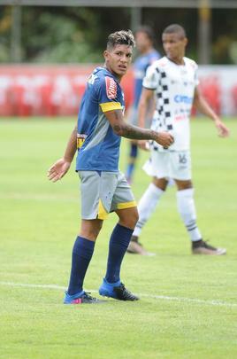 Com gols de Rafael Sobis, Ramn bila e Alex, Cruzeiro venceu Arax neste domingo por 2 a 0, em jogo-treino realizado na Toca da Raposa II (fotos: Marcos Vieira/EM D.A Press)