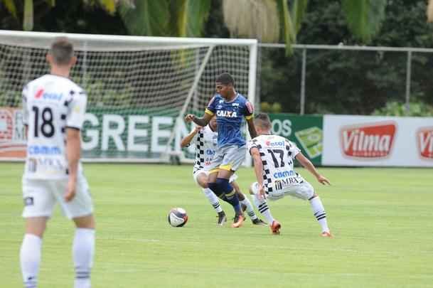 Com gols de Rafael Sobis, Ramn bila e Alex, Cruzeiro venceu Arax neste domingo por 2 a 0, em jogo-treino realizado na Toca da Raposa II (fotos: Marcos Vieira/EM D.A Press)