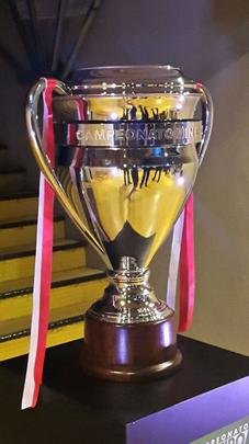 Jadson aceita oferta e aguarda volta de diretor para assinar com o Corinthians