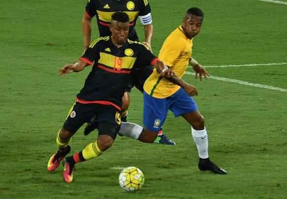 Brasil venceu a Colômbia por 1 a 0, no Engenhão, com renda revertida para Chapecoense