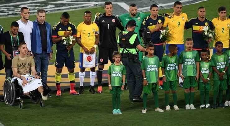 Brasil venceu a Colômbia por 1 a 0, no Engenhão, com renda revertida para Chapecoense