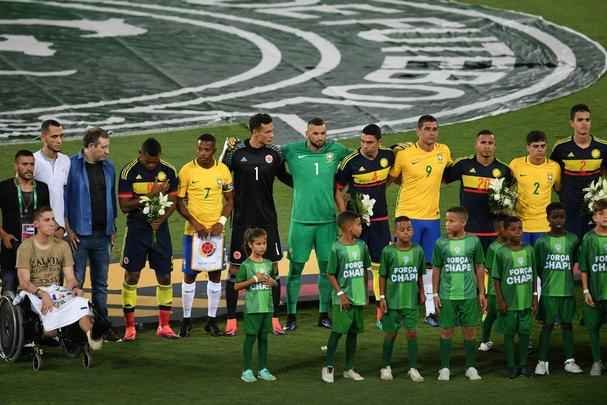 Brasil venceu a Colômbia por 1 a 0, no Engenhão, com renda revertida para Chapecoense