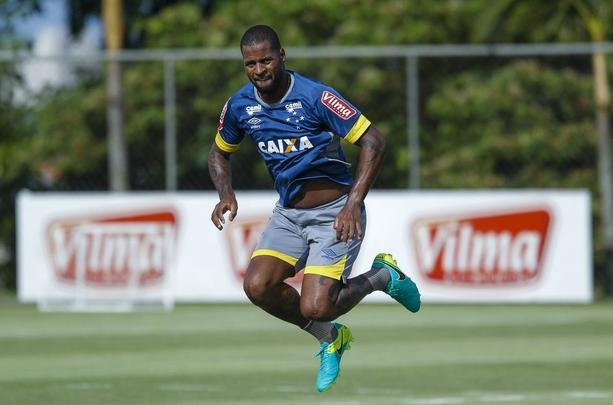 Mano montou a equipe titular para enfrentar o Villa Nova com Rafael; Ezequiel, Lo, Manoel e Diogo Barbosa; Henrique, Ariel Cabral, Arrascaeta, Robinho e Alisson; Rafael Sobis