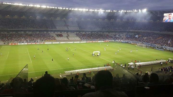 Aps quatro anos, Mineiro voltou a ficar dividido meio a meio com as torcidas de Atltico (e) e Cruzeiro (d)