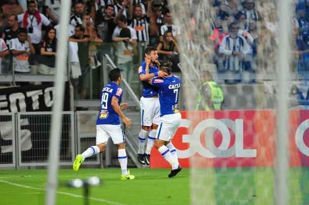 Arrascaeta marcou pelo Cruzeiro em clssico contra o Atltico aos 27' do primeiro tempo