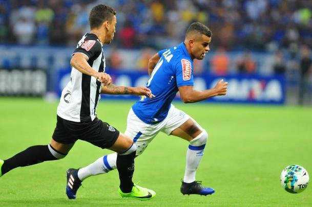 Imagens do primeiro tempo do clssico entre Cruzeiro e Atltico, no Mineiro, pela Primeira Liga