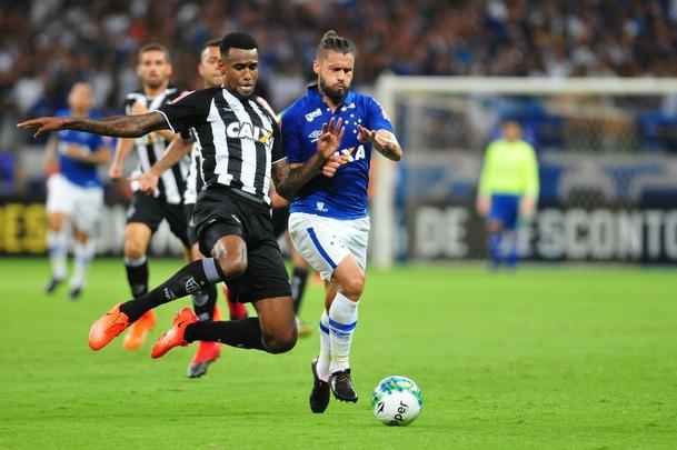 Imagens do segundo tempo do clssico vencido pelo Cruzeiro por 1 a 0