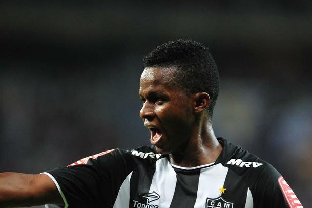 Imagens do segundo tempo do clssico vencido pelo Cruzeiro por 1 a 0