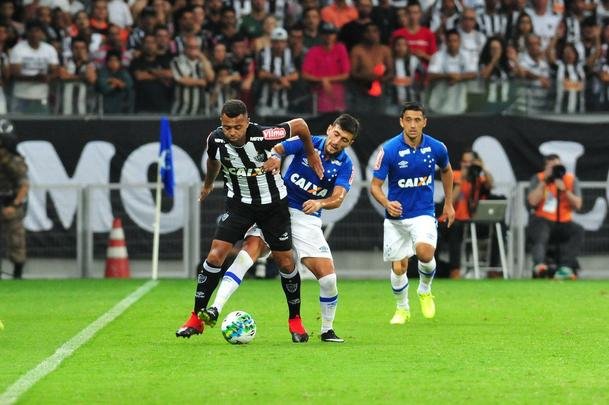 Imagens do segundo tempo do clssico vencido pelo Cruzeiro no Mineiro