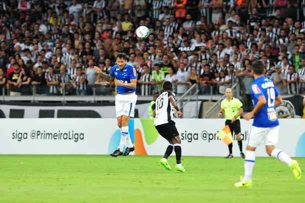 Imagens do segundo tempo do clssico vencido pelo Cruzeiro no Mineiro