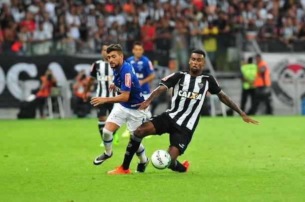 Imagens do segundo tempo do clssico vencido pelo Cruzeiro no Mineiro