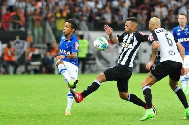 Imagens do segundo tempo do clssico vencido pelo Cruzeiro no Mineiro