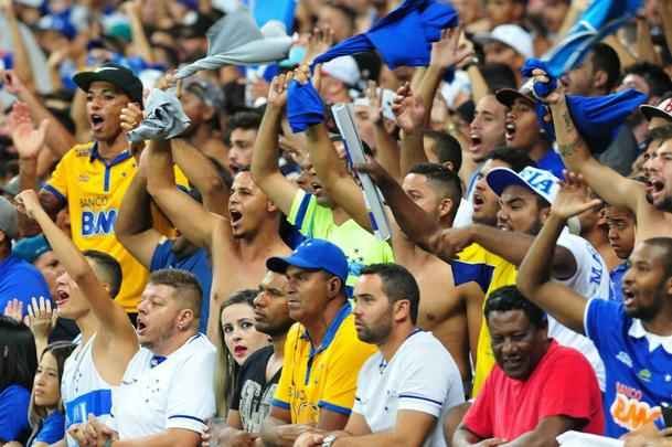 Festa cruzeirense no final do clssico com a vitria por 1 a 0