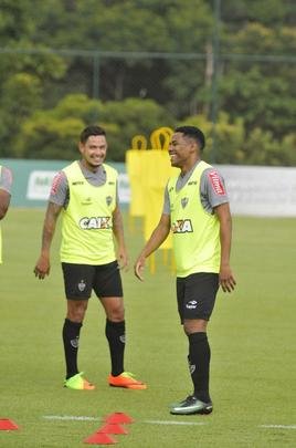 Volante Elias participou nesta quinta-feira do seu primeiro treino como jogador do Atltico. Roger Machado comandou uma atividade com bola utilizando atletas que no jogaram ou atuaram pouco diante do Cruzeiro