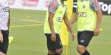 Volante Elias participou nesta quinta-feira do seu primeiro treino como jogador do Atltico. Roger Machado comandou uma atividade com bola utilizando atletas que no jogaram ou atuaram pouco diante do Cruzeiro