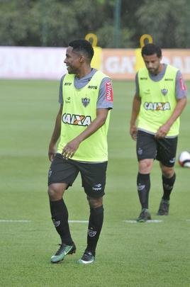 Volante Elias participou nesta quinta-feira do seu primeiro treino como jogador do Atltico. Roger Machado comandou uma atividade com bola utilizando atletas que no jogaram ou atuaram pouco diante do Cruzeiro