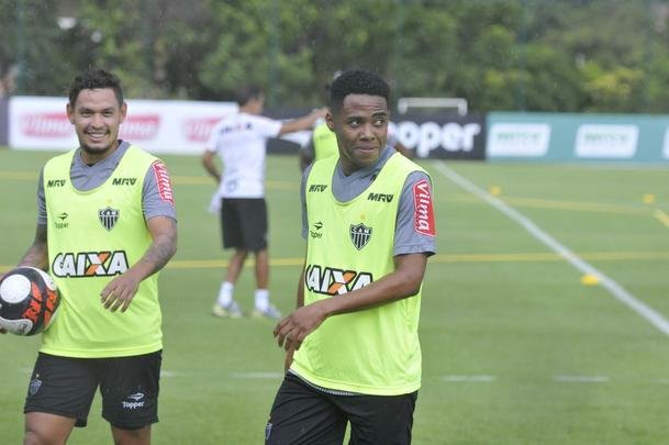 Volante Elias participou nesta quinta-feira do seu primeiro treino como jogador do Atltico. Roger Machado comandou uma atividade com bola utilizando atletas que no jogaram ou atuaram pouco diante do Cruzeiro