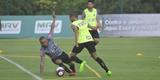 Volante Elias participou nesta quinta-feira do seu primeiro treino como jogador do Atltico. Roger Machado comandou uma atividade com bola utilizando atletas que no jogaram ou atuaram pouco diante do Cruzeiro
