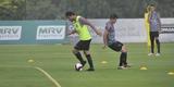 Volante Elias participou nesta quinta-feira do seu primeiro treino como jogador do Atltico. Roger Machado comandou uma atividade com bola utilizando atletas que no jogaram ou atuaram pouco diante do Cruzeiro