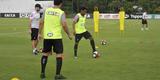 Volante Elias participou nesta quinta-feira do seu primeiro treino como jogador do Atltico. Roger Machado comandou uma atividade com bola utilizando atletas que no jogaram ou atuaram pouco diante do Cruzeiro
