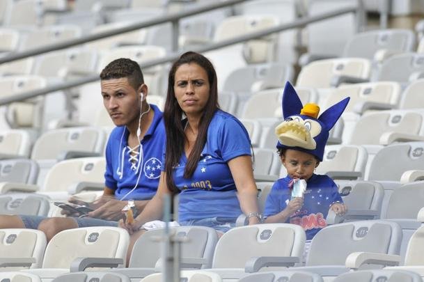 Fotos da torcida no jogo entre Cruzeiro e Tricordiano, pelo Campeonato Mineiro