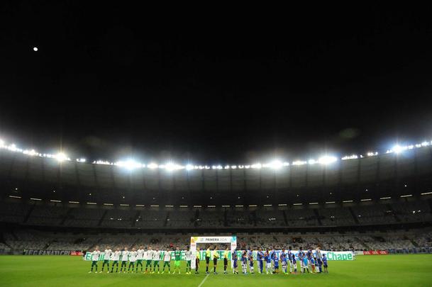 Chapecoense foi homenageada pelo Cruzeiro e pelos torcedores que compareceram ao Mineiro