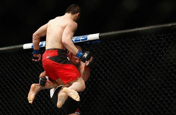 Islam Makhachev venceu Nik Lentz por decisão unânime