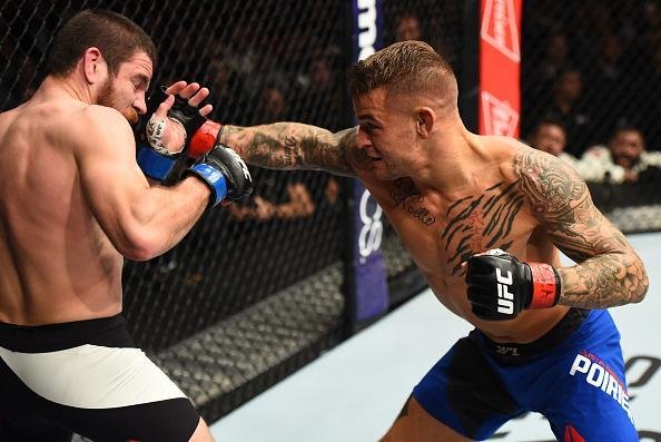 Dustin Poirier venceu Jim Miller por decisão majoritária