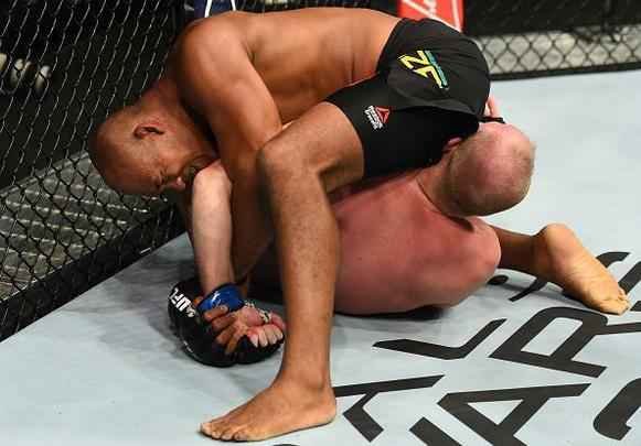 Ronaldo Jacaré venceu Tim Boetsch por finalização (kimura) no 1º round