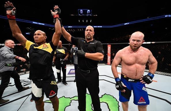 Ronaldo Jacaré venceu Tim Boetsch por finalização (kimura) no 1º round
