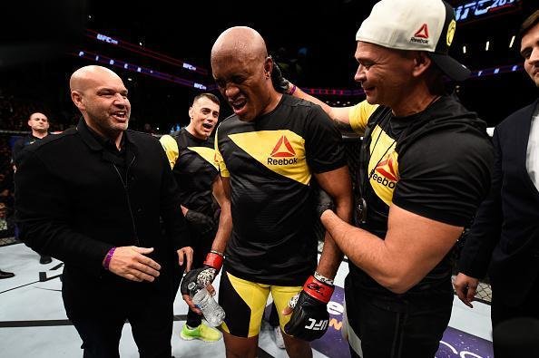 Anderson Silva venceu Derek Brunson por decisão unânime