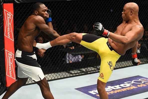 Anderson Silva venceu Derek Brunson por decisão unânime