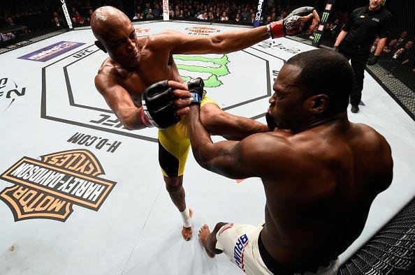 Anderson Silva venceu Derek Brunson por decisão unânime