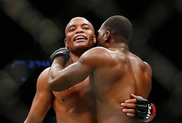 Anderson Silva vence Derek Brunson na luta coprincipal do UFC 208, por deciso unnime dos juzes, e volta a vencer depois de mais de quatro anos 
